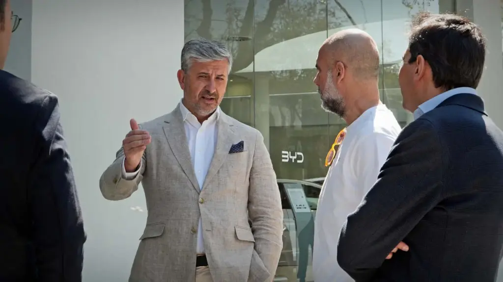 Entrega BYD Pep Guardiola 11 Motor16