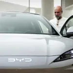 El nuevo coche que conduce Pep Guardiola: eléctrico y con 530 CV