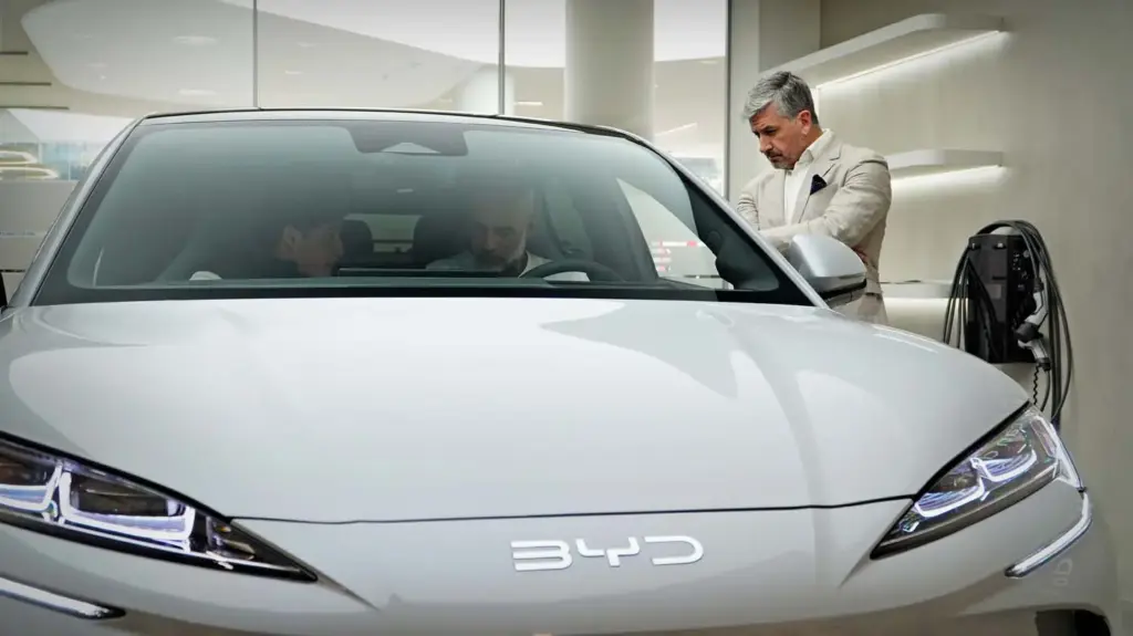 Entrega BYD Pep Guardiola 9 Motor16