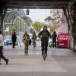 El Reglamento de Circulación se actualiza: endurece las normas para ciclistas, motoristas, usuarios de patinetes y también para conductores