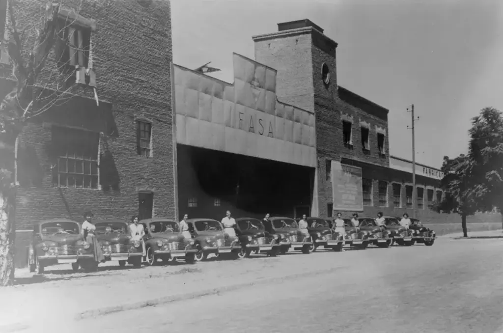 Renault cumple 75 años en España: del primer 4CV a liderar la hibridación del Grupo 4 Motor16 FASA Renault Motor16