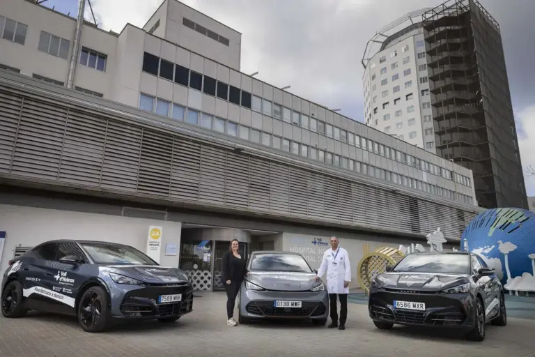 Seat y Cupra donan 11 coches a cuatro hospitales para llevar la atención sanitaria a domicilio