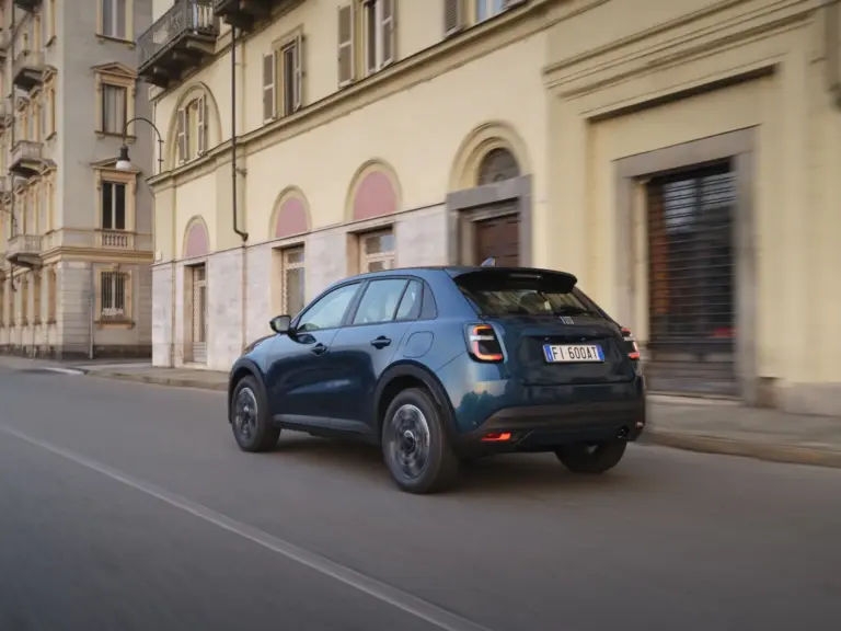 Fiat 600 Turbo 100: el SUV urbano vuelve al cambio manual y sin electrificación