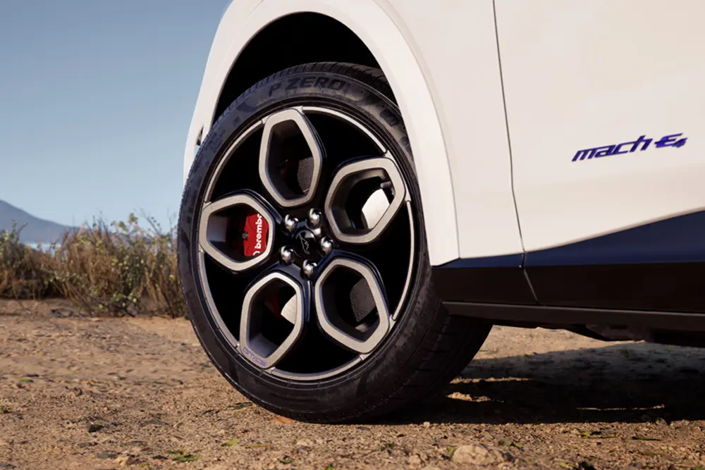 Ford Mustang Mach E GT California 10 Motor16