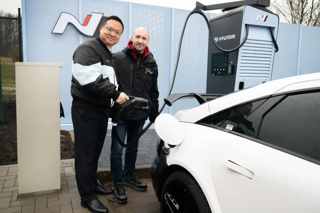 Hyundai electrifica Nürburgring con sus nuevos supercargadores 3 Motor16 Hyundai instala cargadores de maxima potencia en Nurburgring 4 Motor16