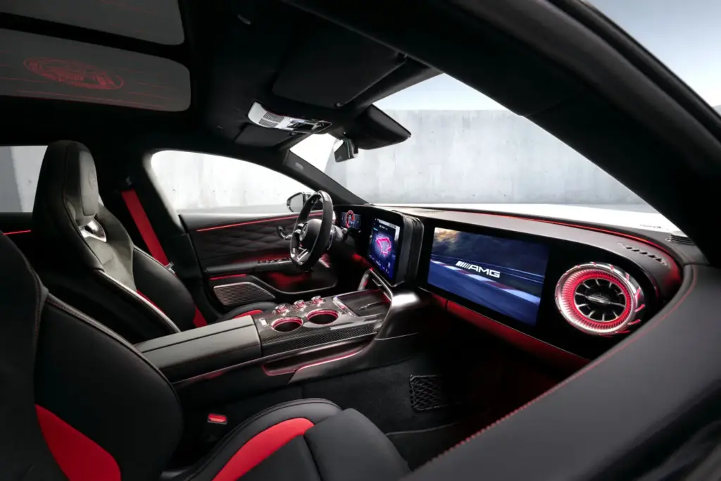 Interior del nuevo Mercedes AMG GT Coupe de 4 puertas 2 Motor16