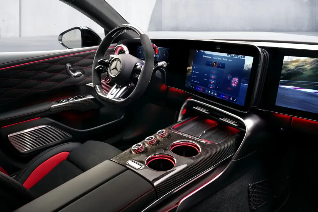 Interior del nuevo Mercedes AMG GT Coupe de 4 puertas 3 Motor16