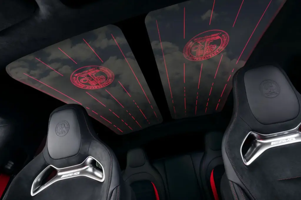 Interior del nuevo Mercedes AMG GT Coupe de 4 puertas 8 Motor16
