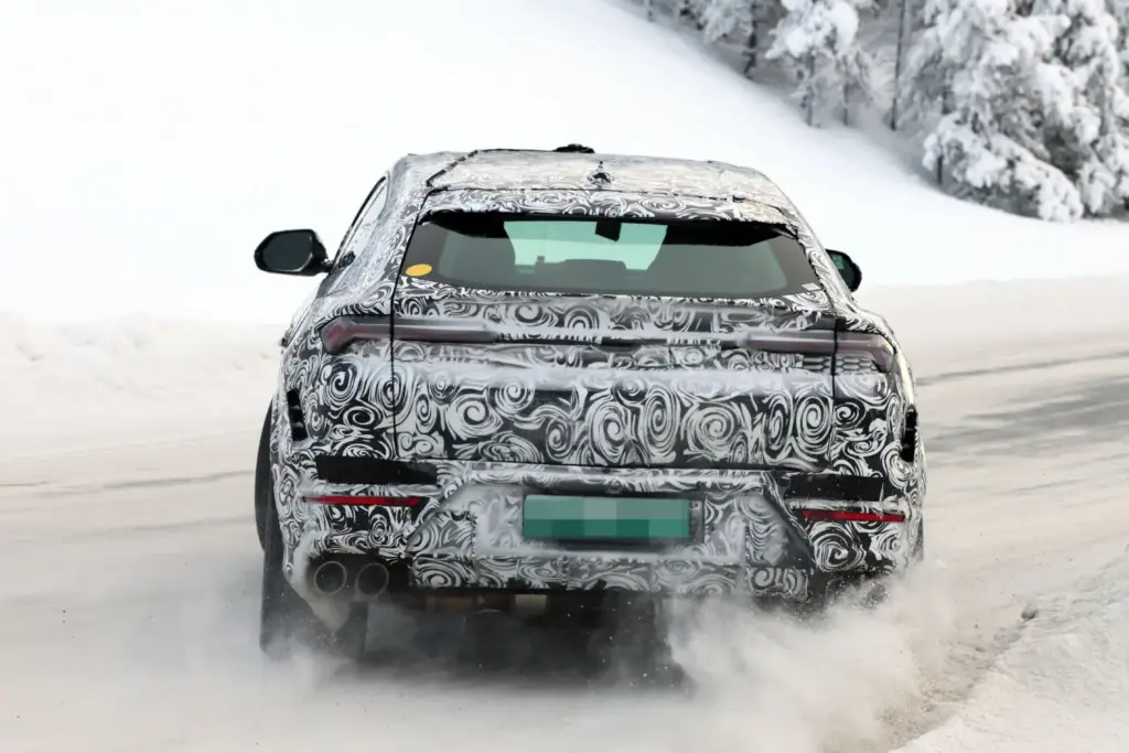 Lamborghini Urus SE Performante 12 Motor16