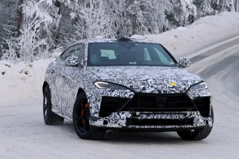 El Lamborghini Urus SE Performante se pone a tono en la nieve
