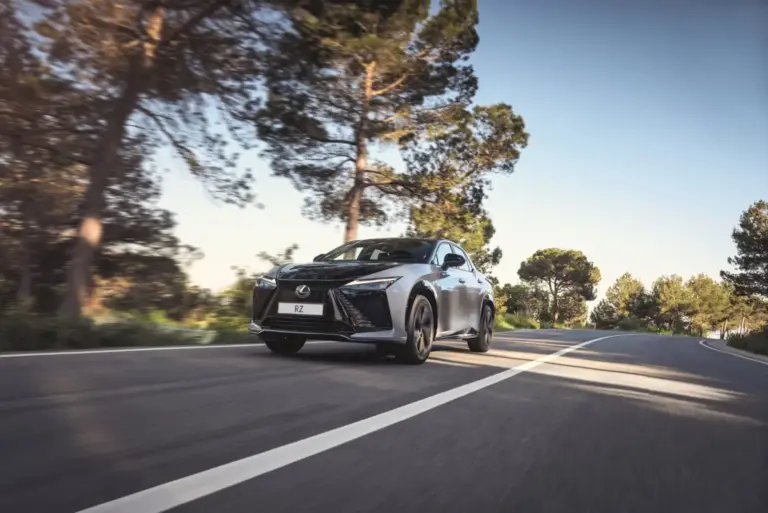 El Lexus RZ 550e F SPORT estrena un cambio manual simulado con ocho velocidades virtuales
