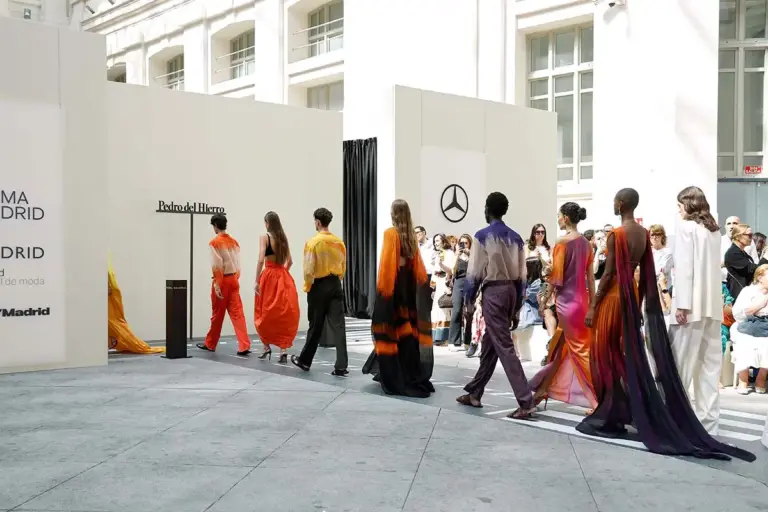 Mercedes-Benz Fashion Week Madrid: 30 ediciones, nuevo premio y 140 años de historia del automóvil en la pasarela