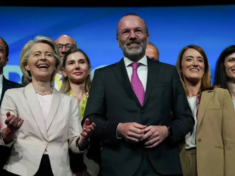 Manfred Weber (51), presidente del PP europeo: «Ya no contemplamos prohibir los motores de combustión»