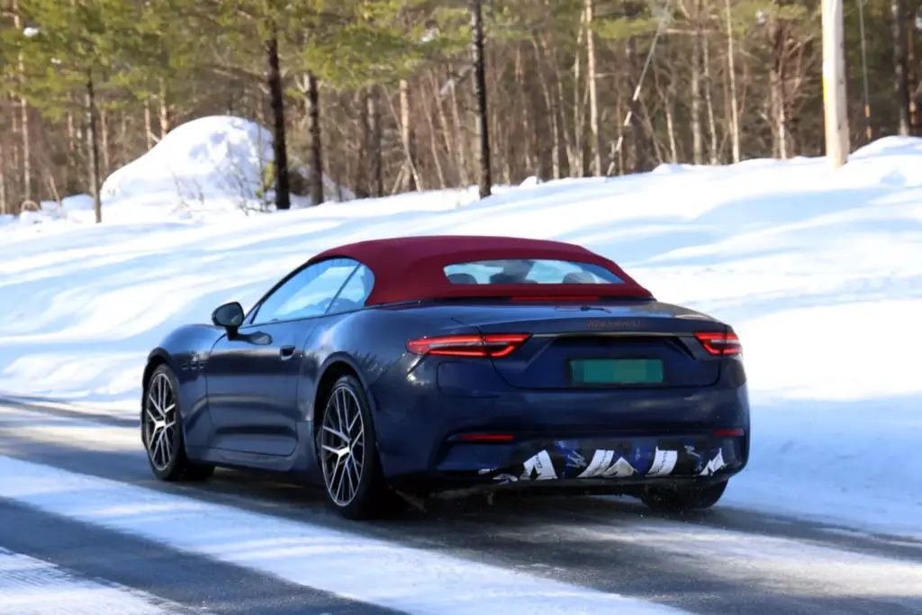 Maserati GranCabrio Folgore 2027 espia 10 Motor16