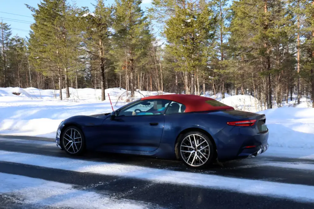 Maserati GranCabrio Folgore 2027 espia 7 Motor16