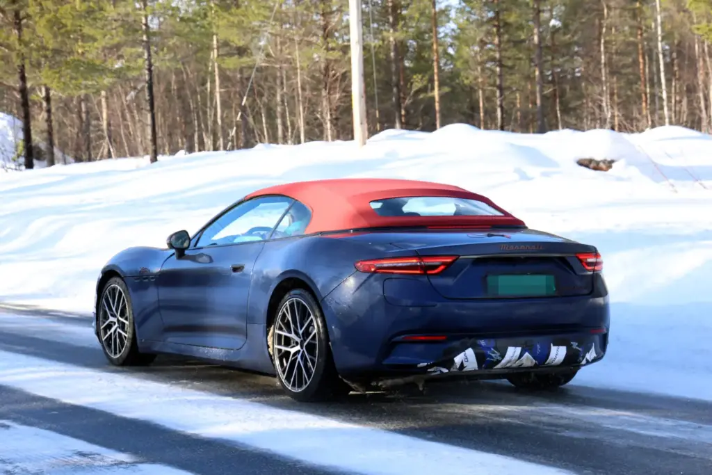 Maserati GranCabrio Folgore 2027 espia 9 Motor16