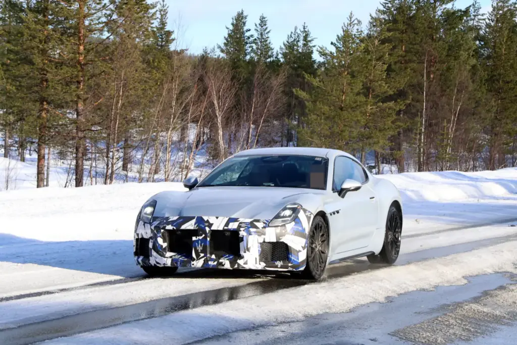 Maserati GranTurismo Folgore 2027 espia 2 Motor16