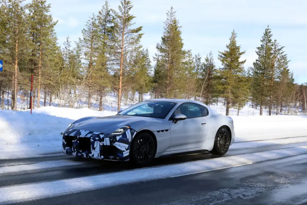 Maserati GranTurismo Folgore 2027 espia 4 Motor16