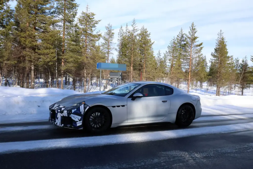 Maserati GranTurismo Folgore 2027 espia 5 Motor16