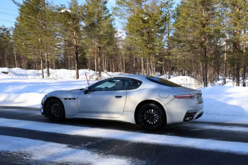 Maserati GranTurismo Folgore 2027 espia 7 Motor16