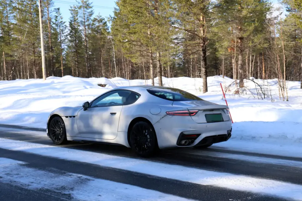 Maserati GranTurismo Folgore 2027 espia 8 Motor16