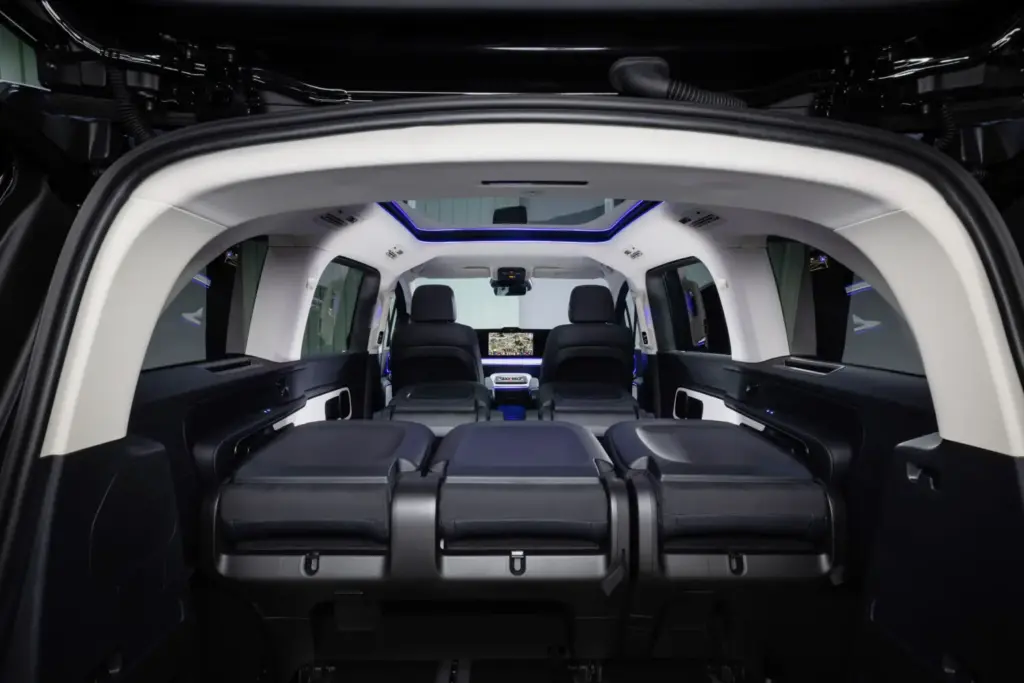 Mercedes VLE 2026 127 Motor16