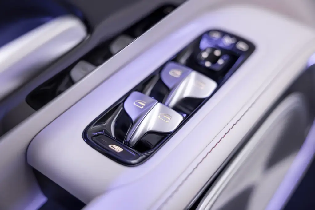 Mercedes VLE 2026 48 Motor16