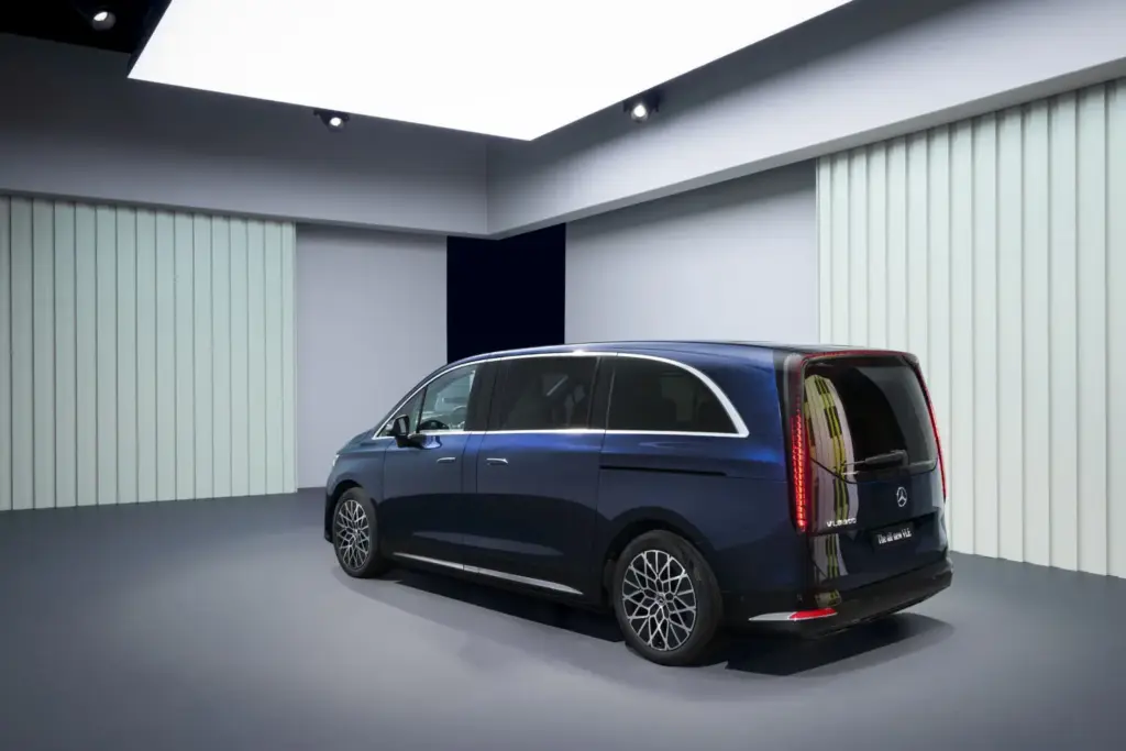 Mercedes VLE 2026 72 Motor16