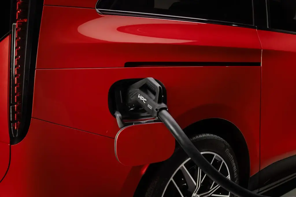 Mercedes VLE 2026 77 Motor16