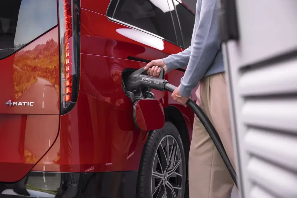 Mercedes VLE 2026 99 Motor16