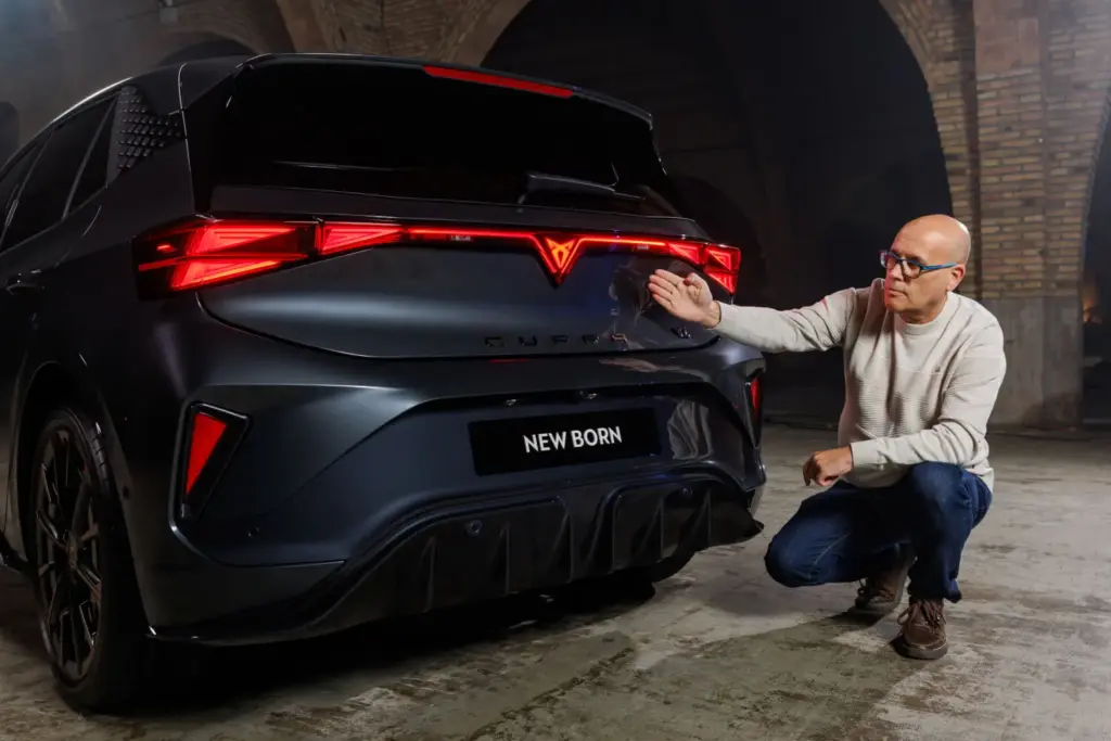 Primer contacto con el recién nacido. Simplemente más Cupra 2 Motor16 Nuevo Cupra Born Motor 06216