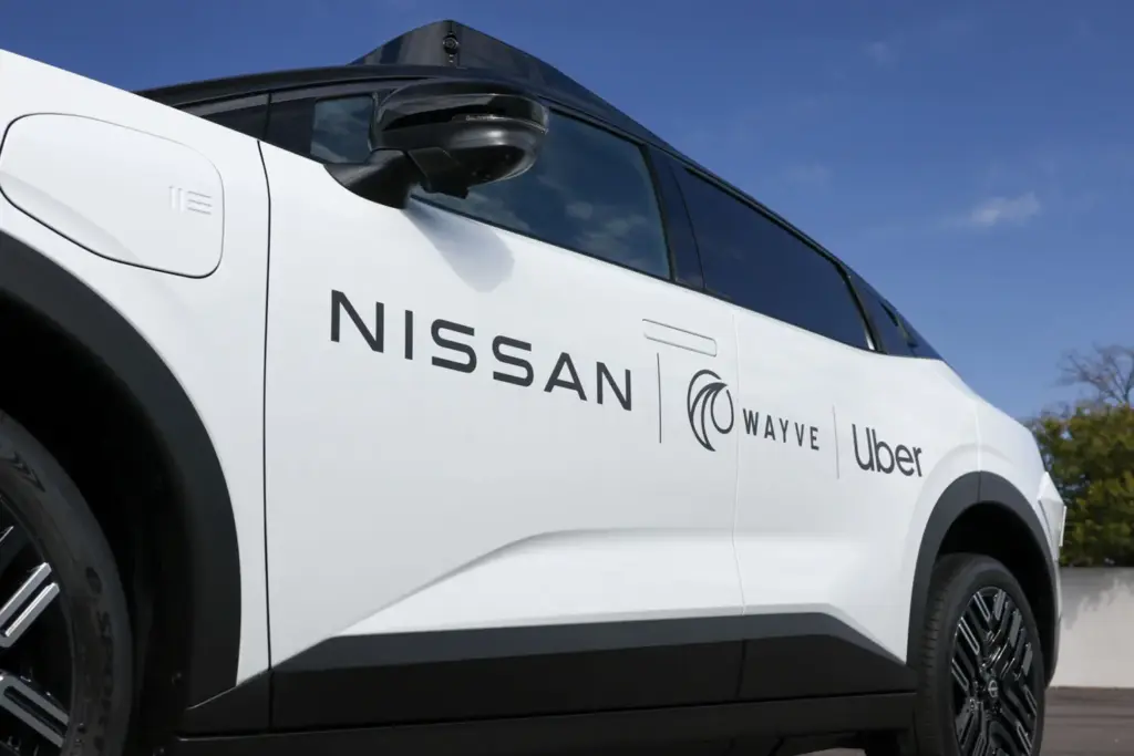 El Nissan Leaf robotaxi de Uber podría llegar a Madrid en 2027