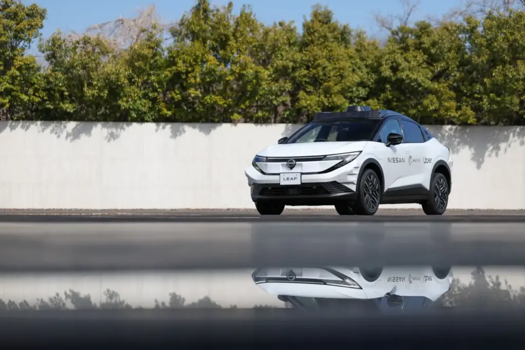 El Nissan Leaf robotaxi de Uber podría llegar a Madrid en 2027