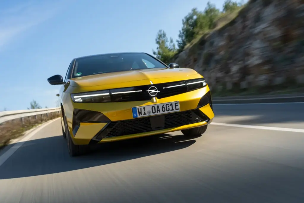 Opel Astra 2026 12 Motor16