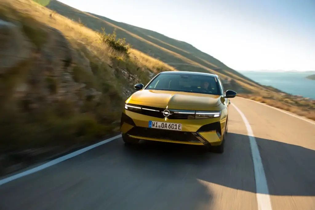 Opel Astra 2026 14 Motor16