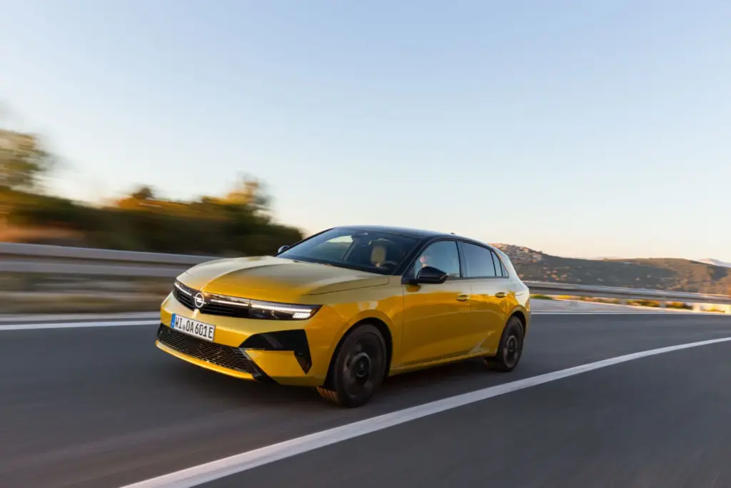 Opel Astra 2026 18 Motor16