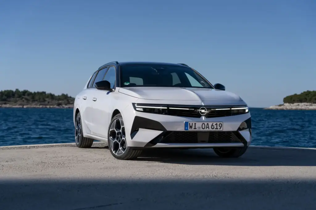 Opel Astra 2026 4 Motor16