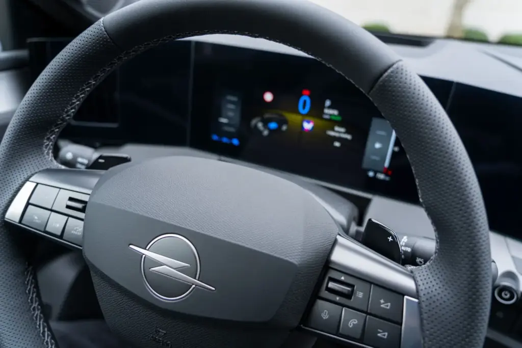 Opel Astra 2026 41 Motor16