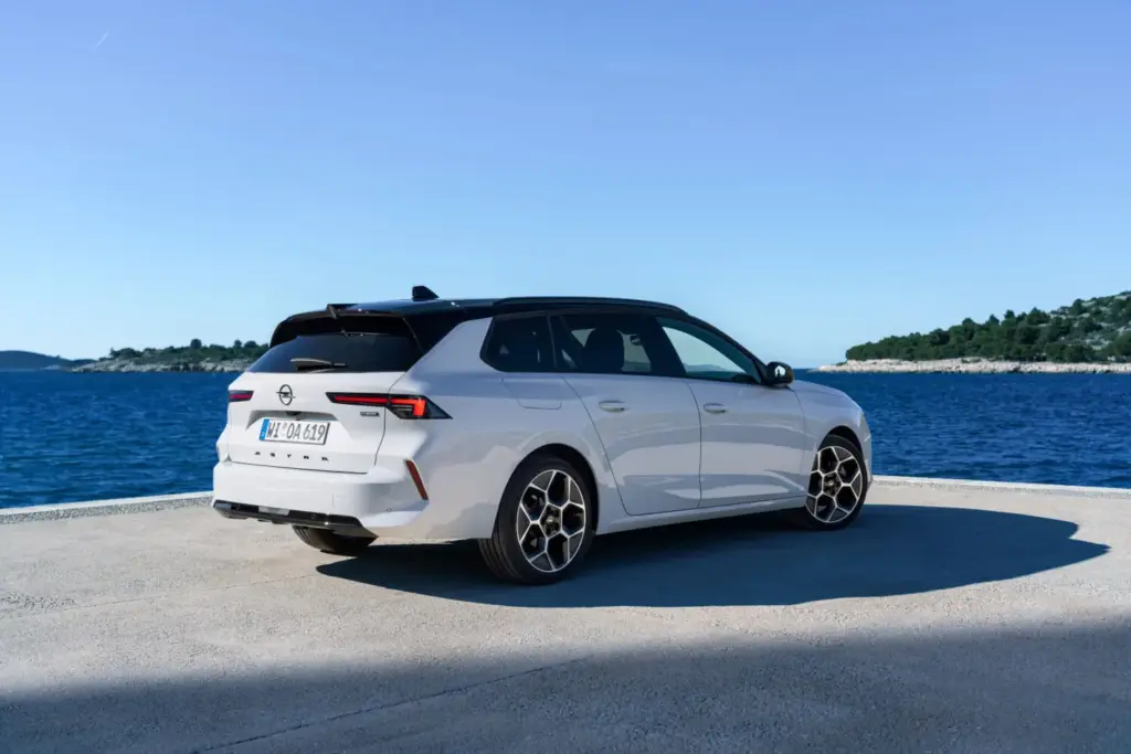 Opel Astra 2026 8 Motor16