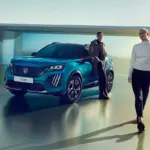 Peugeot adelanta el Plan Auto+ para el E-2008 y E-3008: así puedes comprarte un coche eléctrico sin esperar al Gobierno