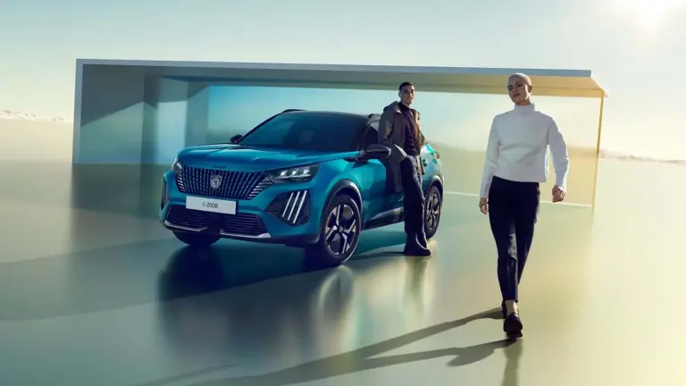 Peugeot adelanta el Plan Auto+ para el E-2008 y E-3008: así puedes comprarte un coche eléctrico sin esperar al Gobierno