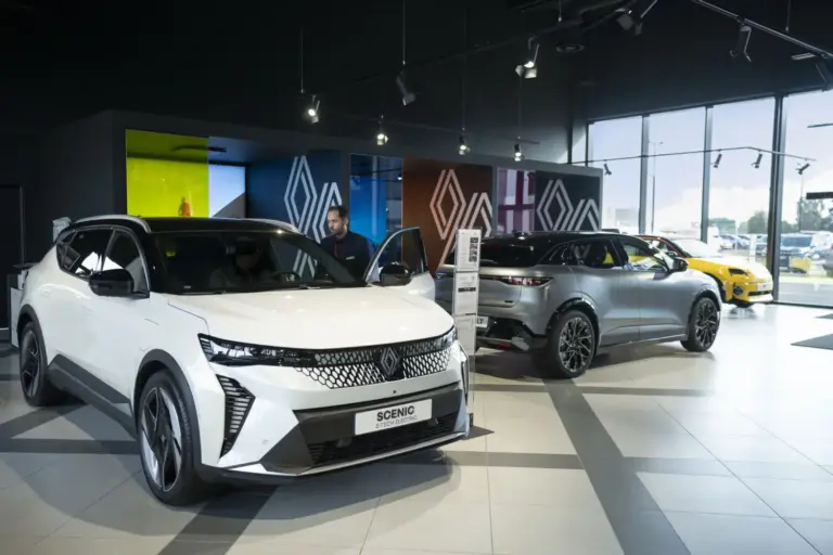 Renault y la electrificación: la marca acelera sus inversiones y nuevos proyectos para liderar el coche eléctrico