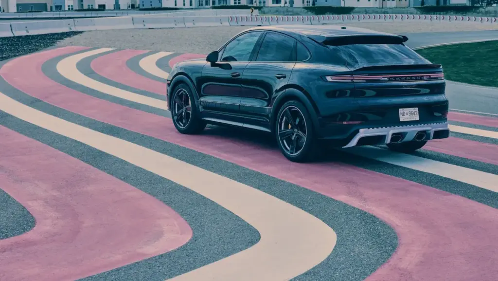 PORSCHE CAYENNE TURBO GT RESIDENT EVIL7 Motor16