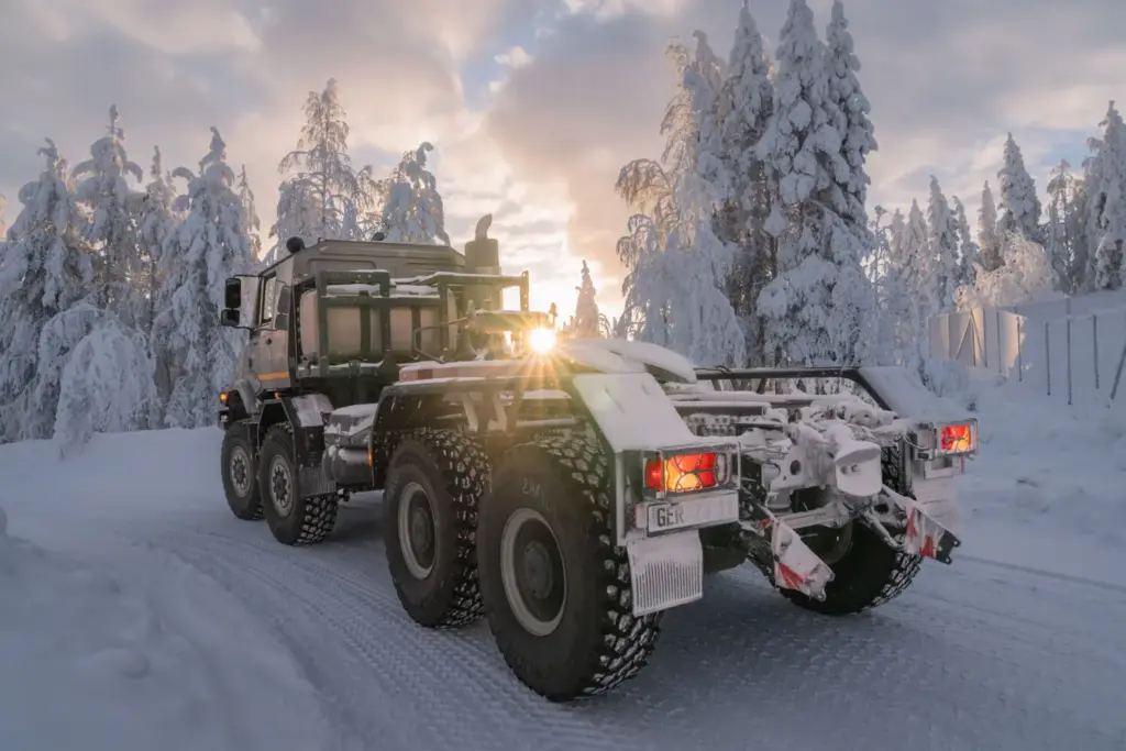 PRUEBAS MERCEDES ZETROS EN EL CIRCULO POLAR 11 Motor16