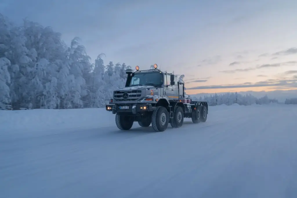 PRUEBAS MERCEDES ZETROS EN EL CIRCULO POLAR 4 Motor16