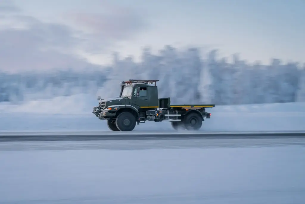 PRUEBAS MERCEDES ZETROS EN EL CIRCULO POLAR 6 Motor16