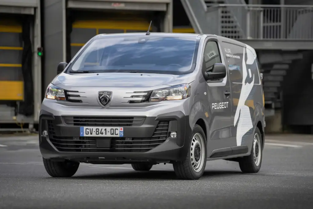 Peugeot e Expert00026 Motor16