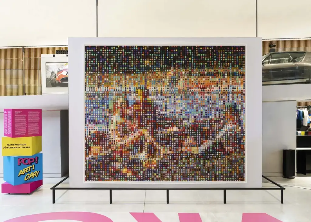 Pop Art Car DEFILE RENAULT PARIS3 Motor16