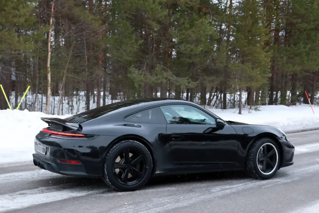 Porsche 911 Dakar 2027 12 Motor16