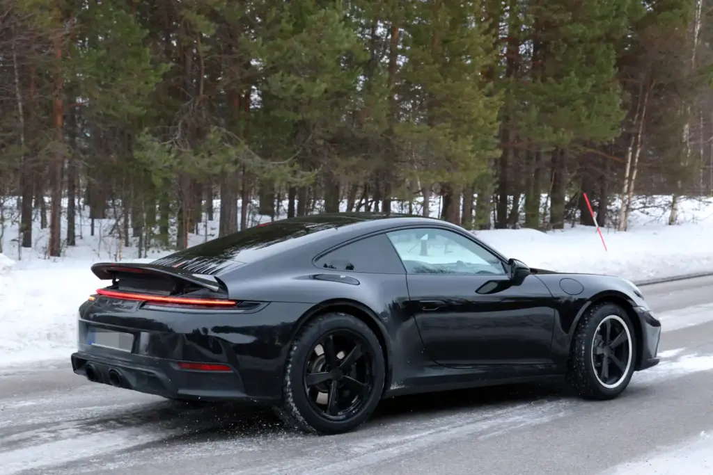 Porsche 911 Dakar 2027 13 Motor16